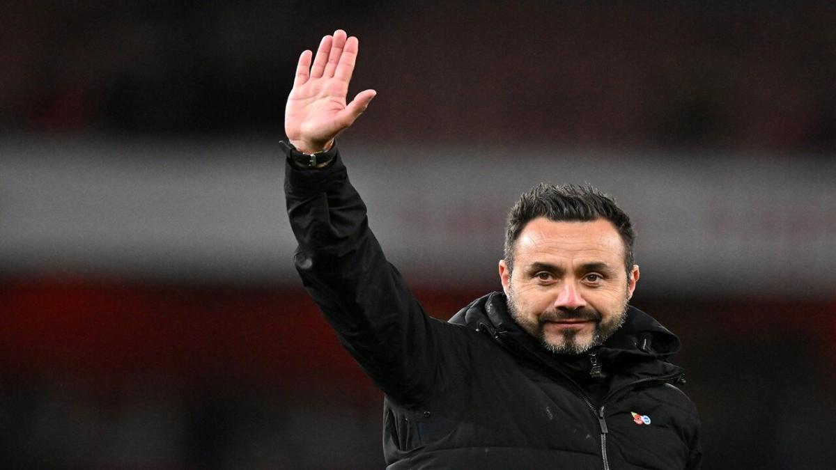 De Zerbi salutes the travelling Brighton fans
